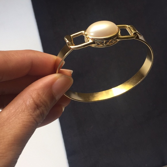 Gold and pearl bracelets 💕🌺💕🌺 - Picture 4 of 5